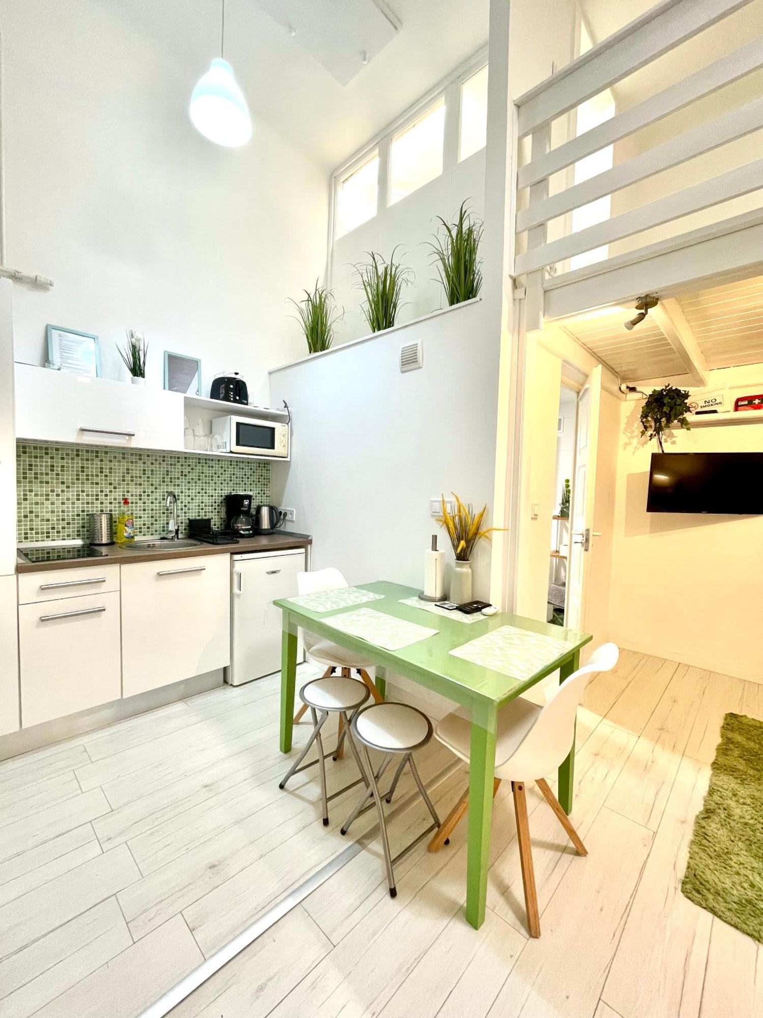 Teresian Apartment Near The Andrassy Street Free Air Conditioner Free Coffee Budapest Ngoại thất bức ảnh