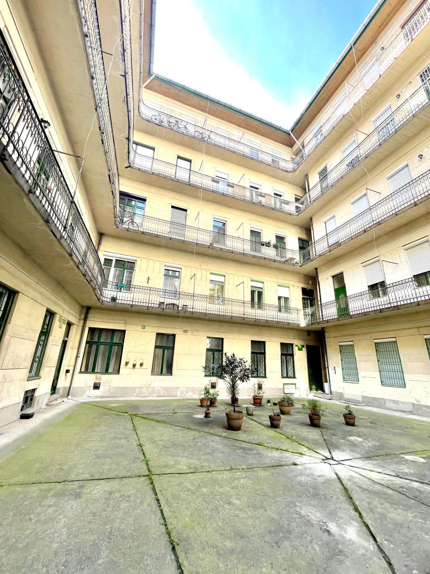 Teresian Apartment Near The Andrassy Street Free Air Conditioner Free Coffee Budapest Ngoại thất bức ảnh